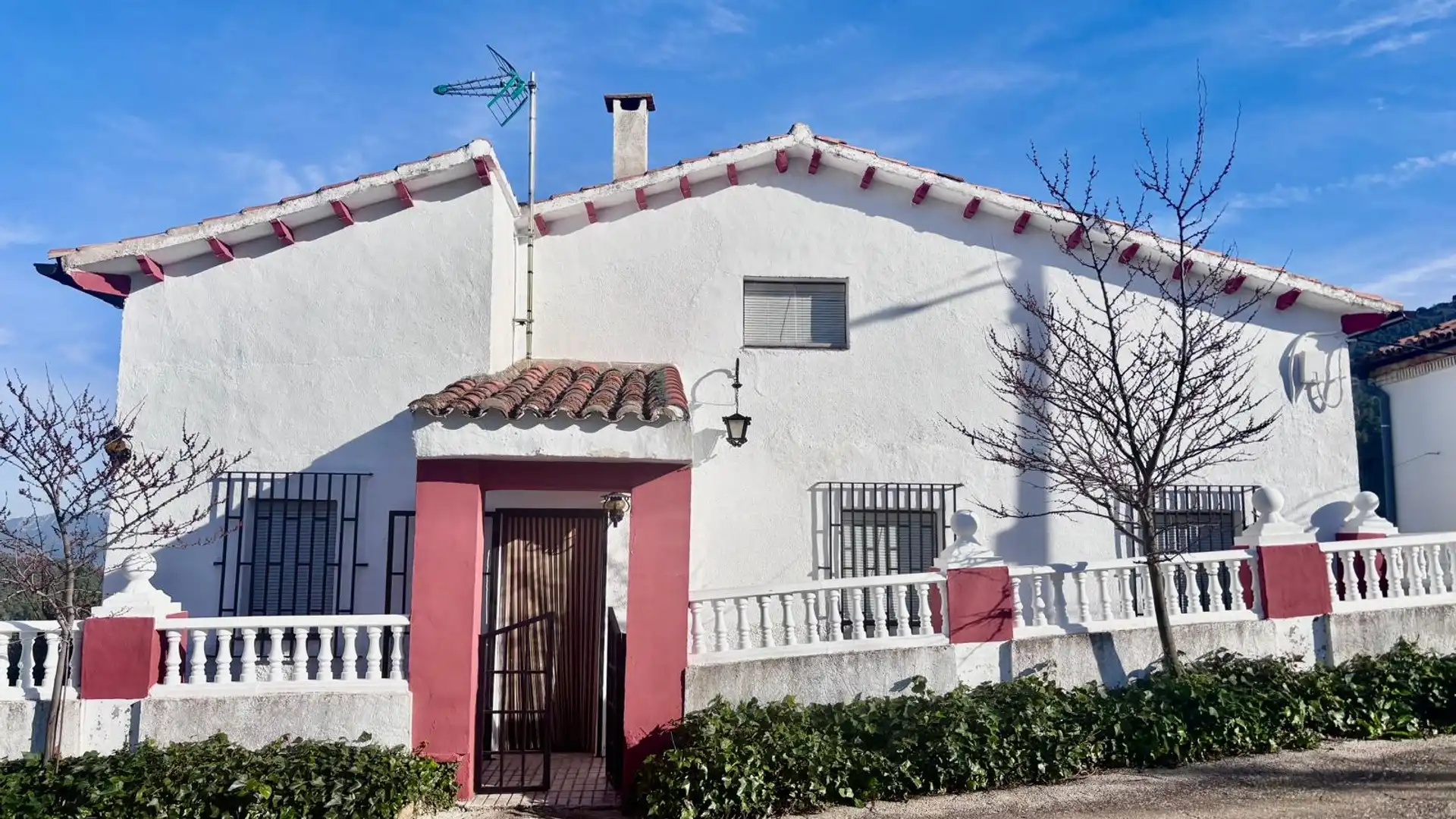 Vista exterior de Casa o chalet en venta en El Frasno con Terraza