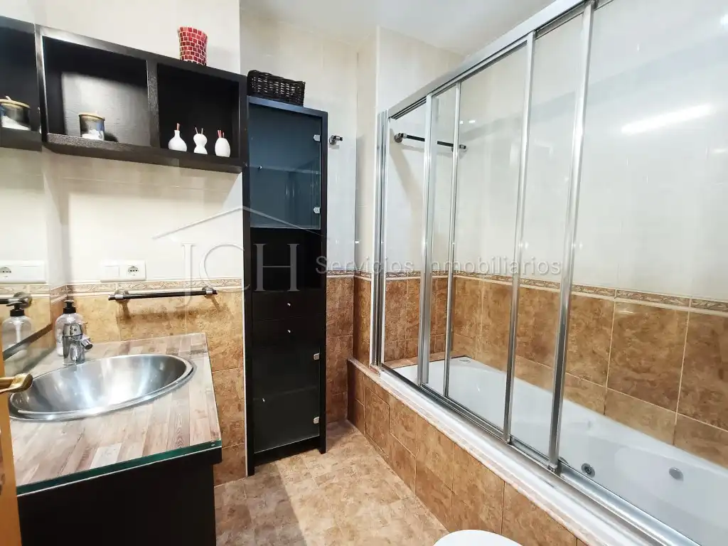 Badezimmer von Wohnungen zum Verkauf in Mijas mit Klimaanlage, Möbliert und Ofen