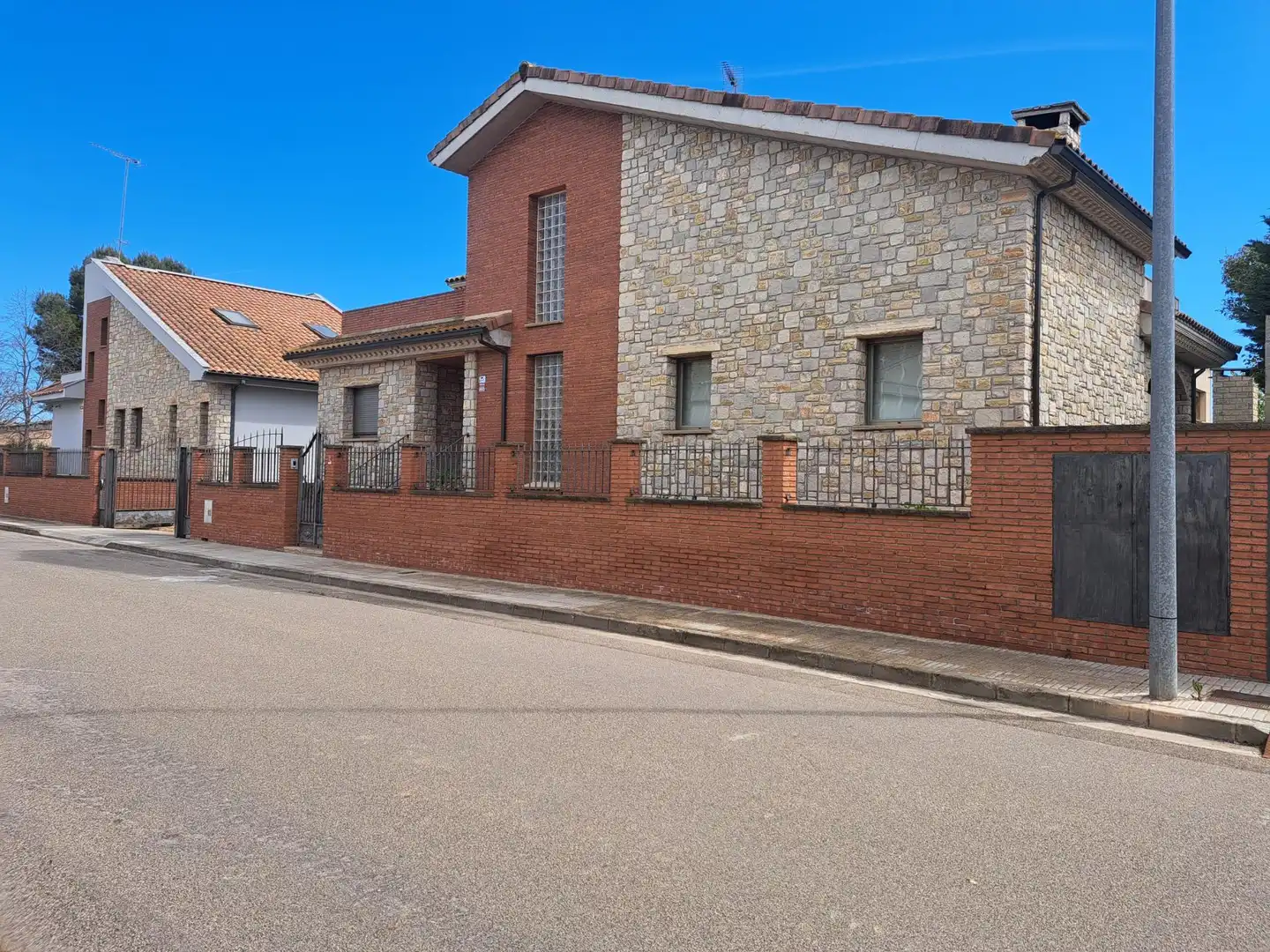 Vista exterior de Casa o chalet en venta en El Palau d'Anglesola con Aire acondicionado, Jardín privado y Terraza