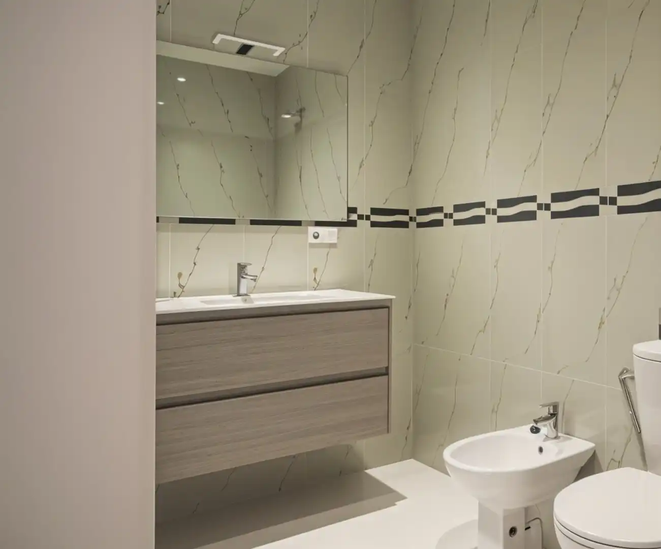 Bathroom of Ground floor for sale in Figueres  with Heating