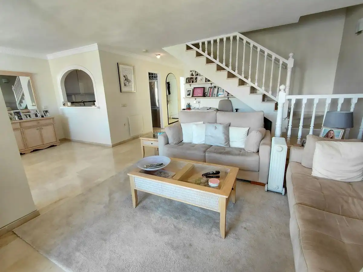 Sala de estar de Ático en venta en Marbella con Terraza, Trastero y Piscina