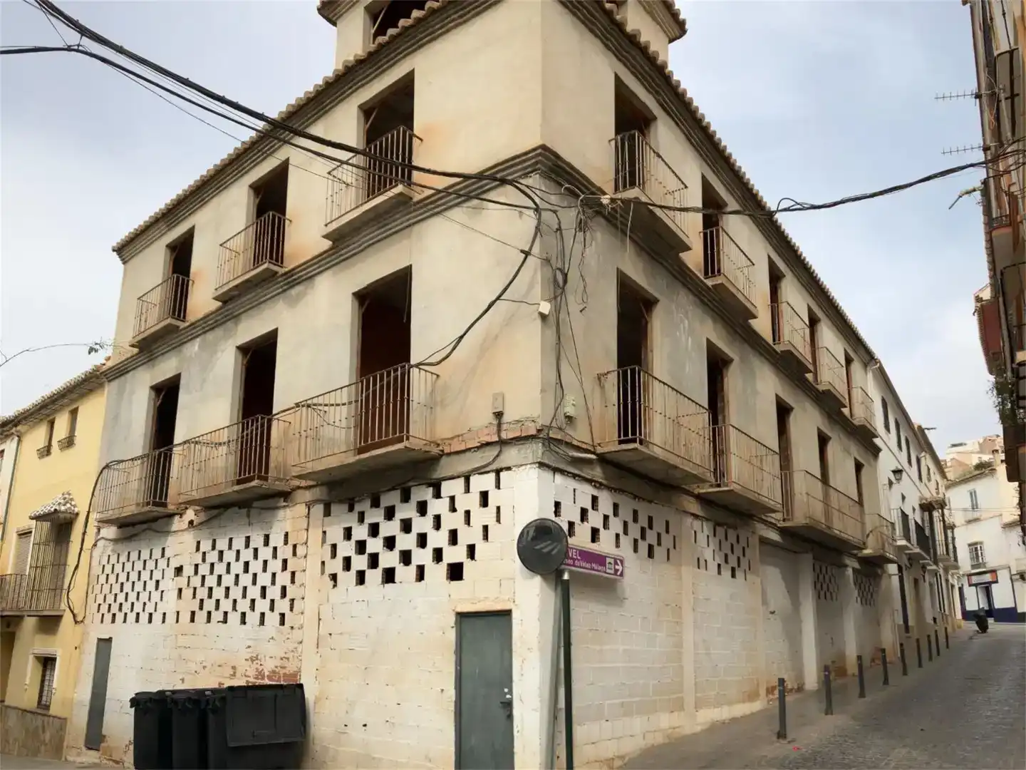 Vista exterior de Casa adosada en venda en Vélez-Málaga amb Balcó