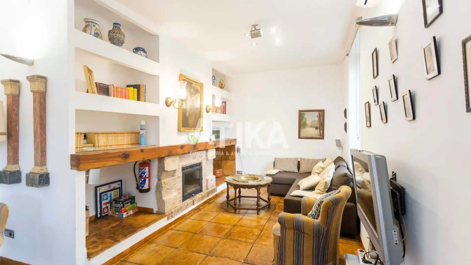 Wohnzimmer von Country house zum Verkauf in Fontanars dels Alforins mit Klimaanlage, Heizung und Privatgarten