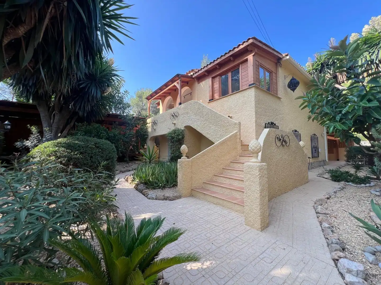 Vista exterior de Casa o xalet de lloguer en L'Alfàs del Pi amb Aire condicionat, Jardí privat i Terrassa