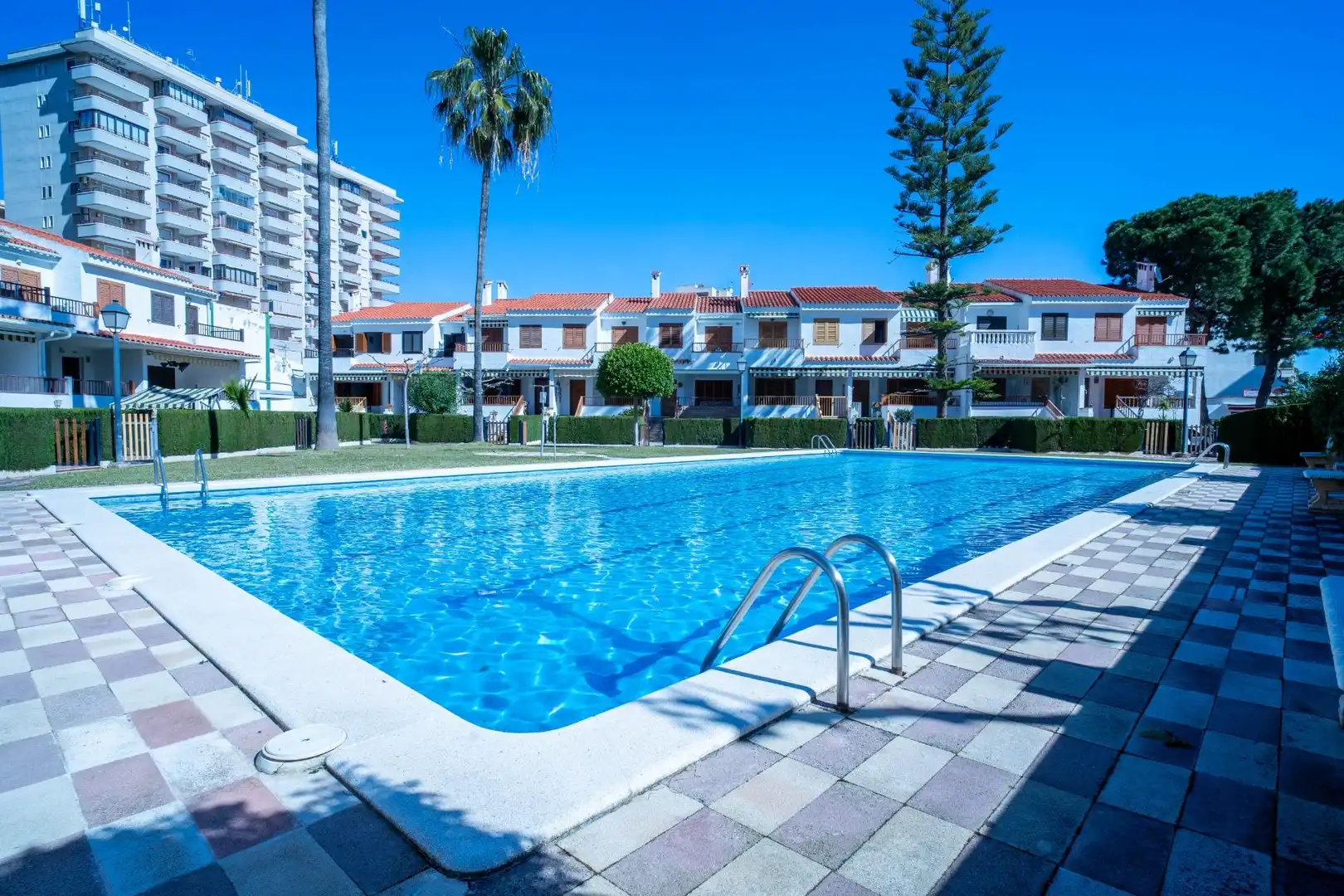 Piscina de Casa adosada en venda en Oropesa del Mar / Orpesa amb Aire condicionat, Jardí privat i Terrassa
