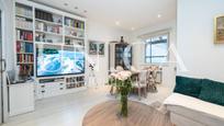 Living room of Flat for sale in  Madrid Capital  with Air Conditioner, Heating and Storage room