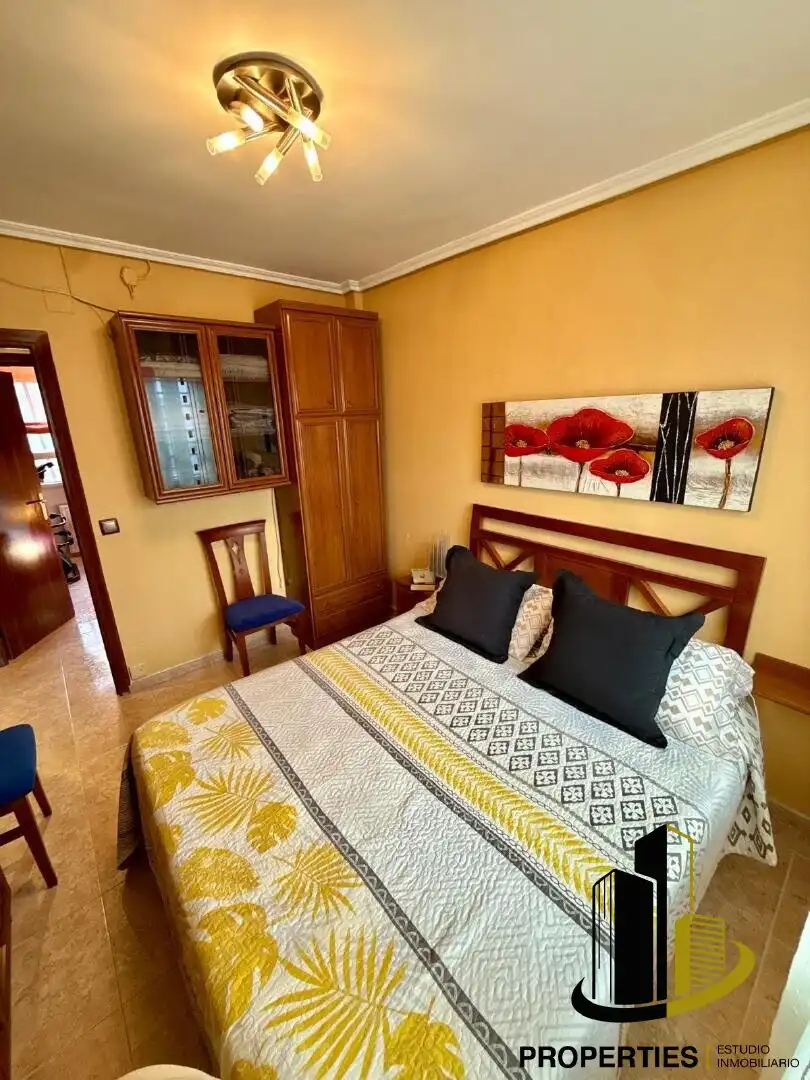 Bedroom of Flat for sale in Ledrada