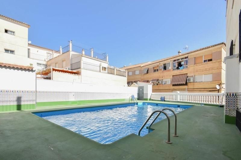 Piscina de Piso en venta en Atarfe con Balcón y Piscina comunitaria