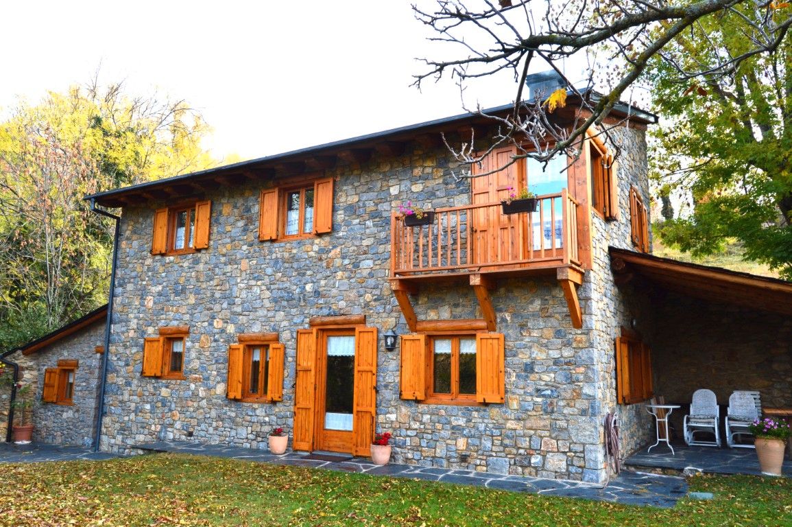 Exterior view of House or chalet to rent in Isòvol  with Heating, Private garden and Parquet flooring