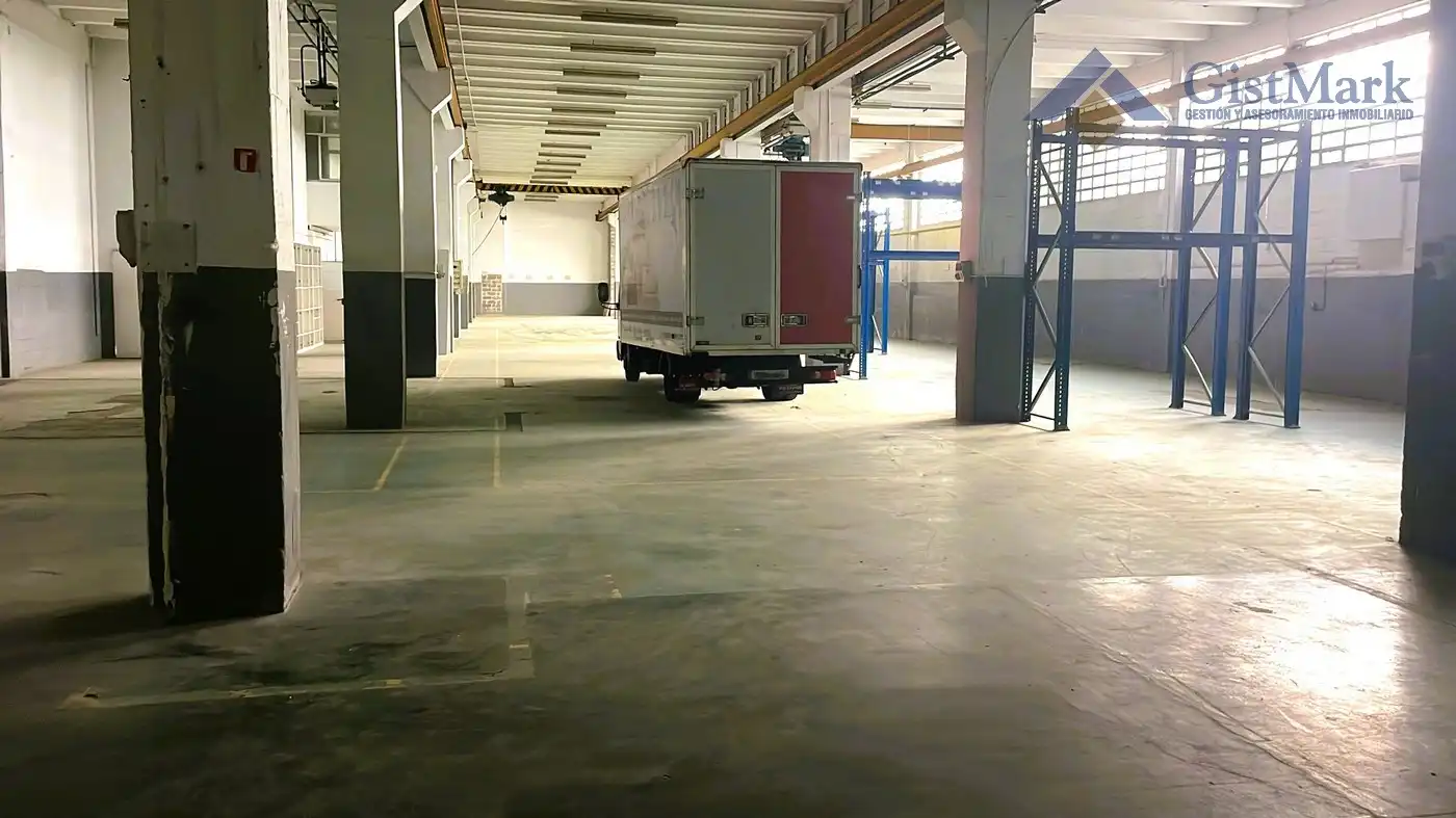 Parking de Nave industrial de alquiler en Vigo 