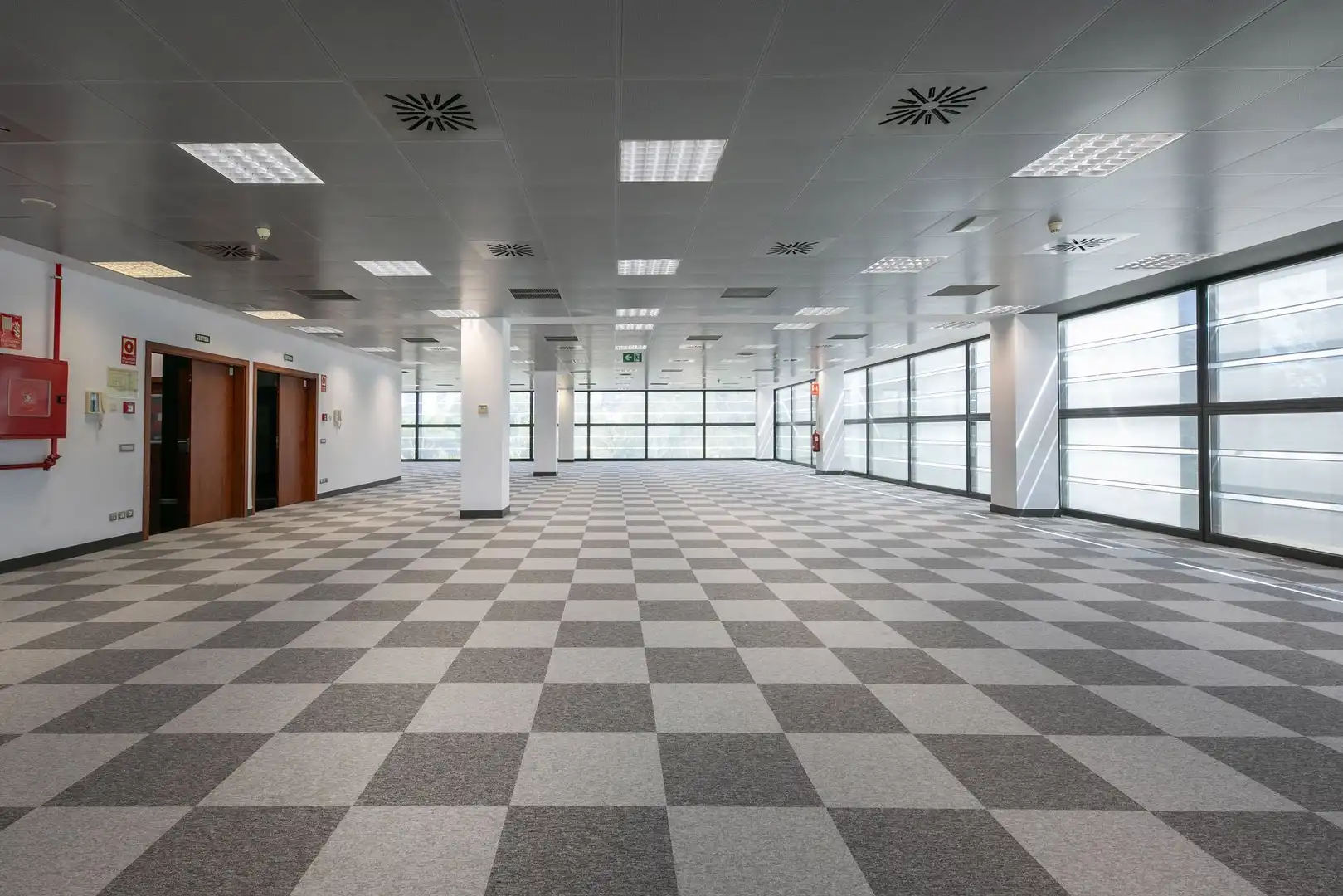 Office for rent in L'Hospitalet de Llobregat  with Air Conditioner and Heating