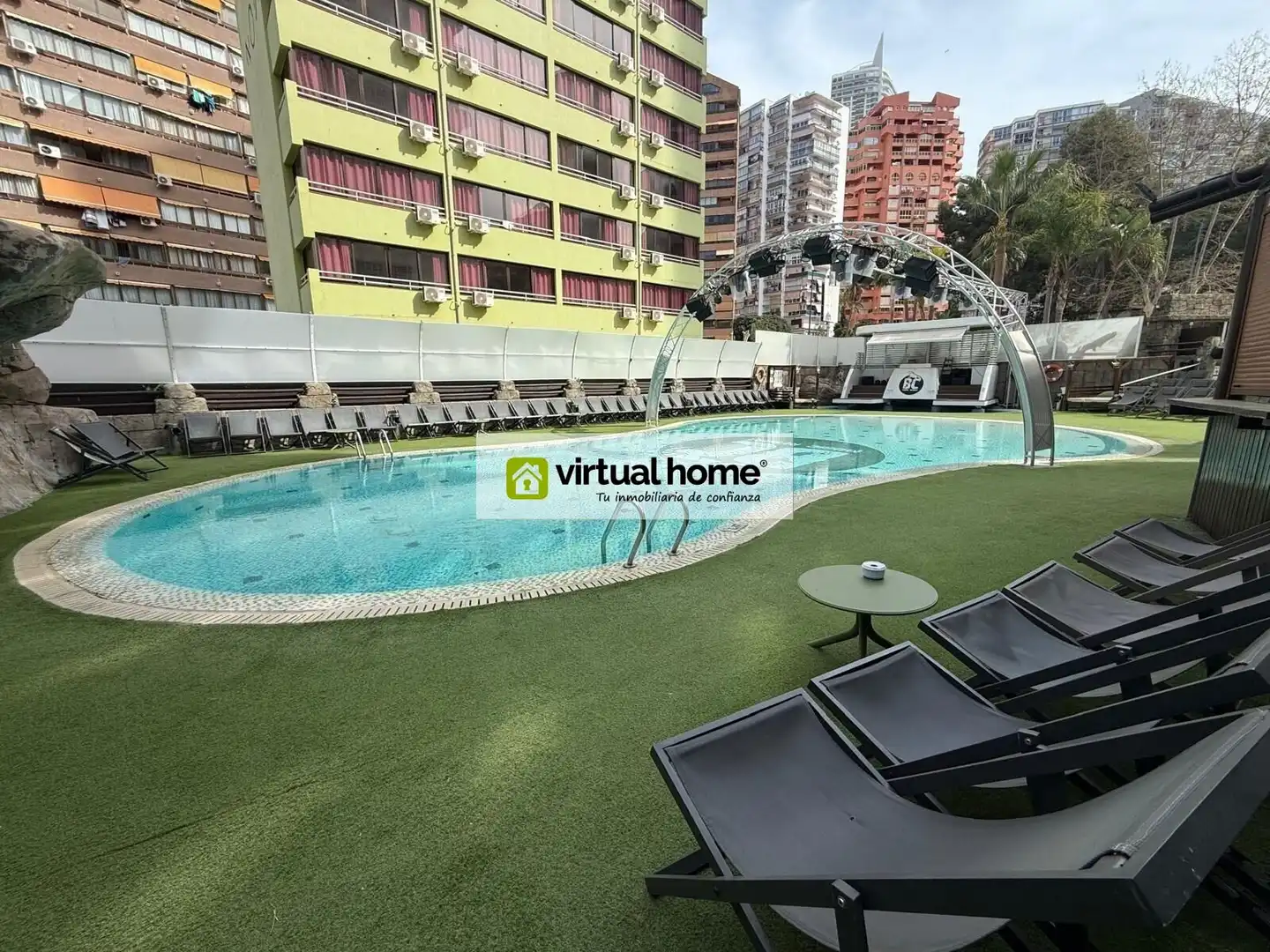Piscina de Pis de lloguer en Benidorm amb Aire condicionat, Calefacció i Moblat