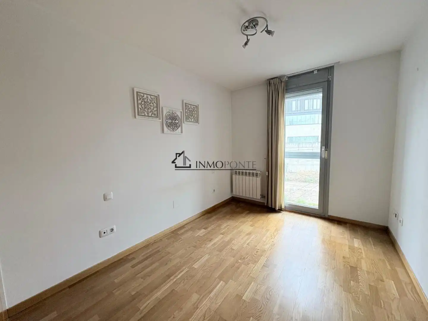 Habitación de Piso de alquiler en Pontevedra Capital  con Calefacción, Terraza y Trastero