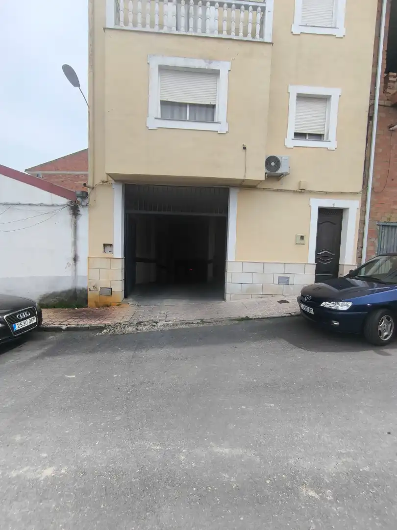 Parkplatz von Garage zum Verkauf in Mengíbar