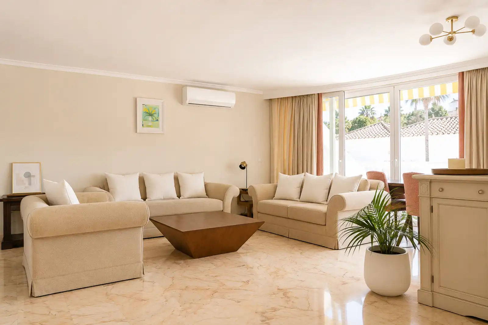 Living room of Detached homes for sale in Benalmádena  with Air Conditioner, Private garden and Terrace