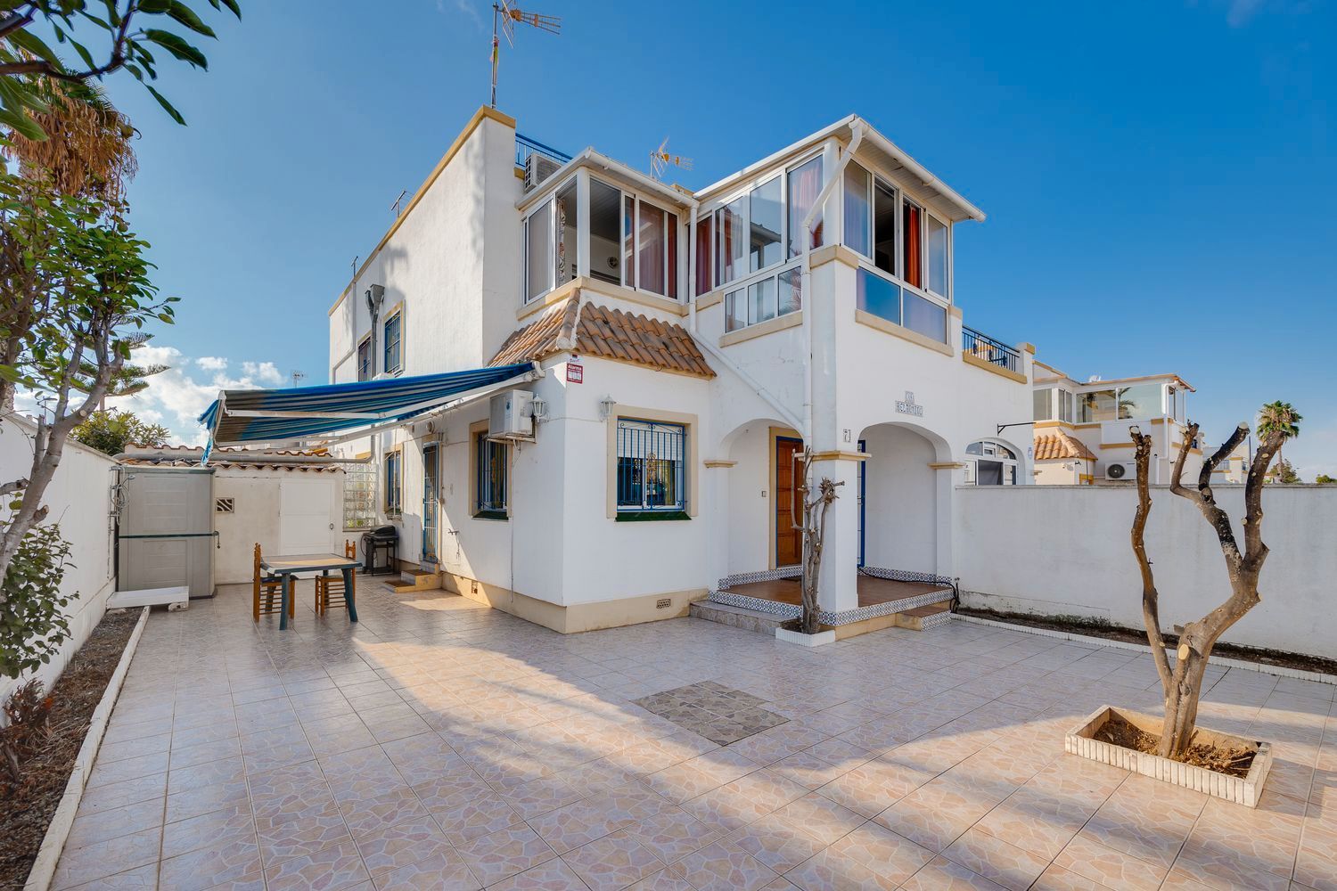 Exterior view of Single-family semi-detached for sale in Torrevieja  with Air Conditioner, Heating and Terrace