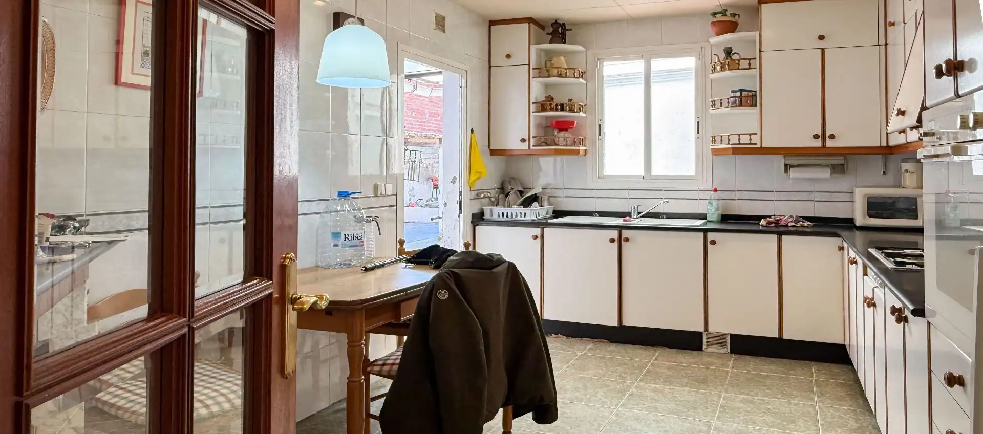 Cocina de Casa o chalet en venta en Sant Boi de Llobregat con Aire acondicionado, Calefacción y Jardín privado