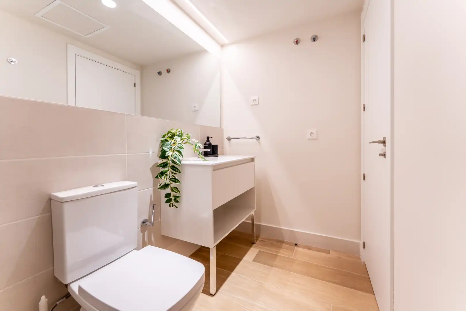 Baño de Piso de alquiler en Valdemoro con Aire acondicionado, Calefacción y Trastero
