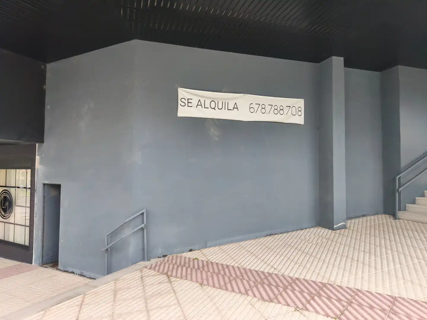 Außenansicht von Geschaftsraum zur Miete in Oviedo  mit Terrasse