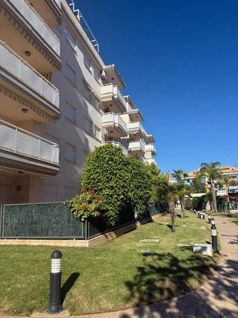 Außenansicht von Wohnung zur Miete in Canet d'En Berenguer mit Klimaanlage und Gemeinschaftspool