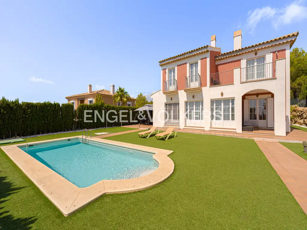 Casa con piscina en venta en Golf Bahía
