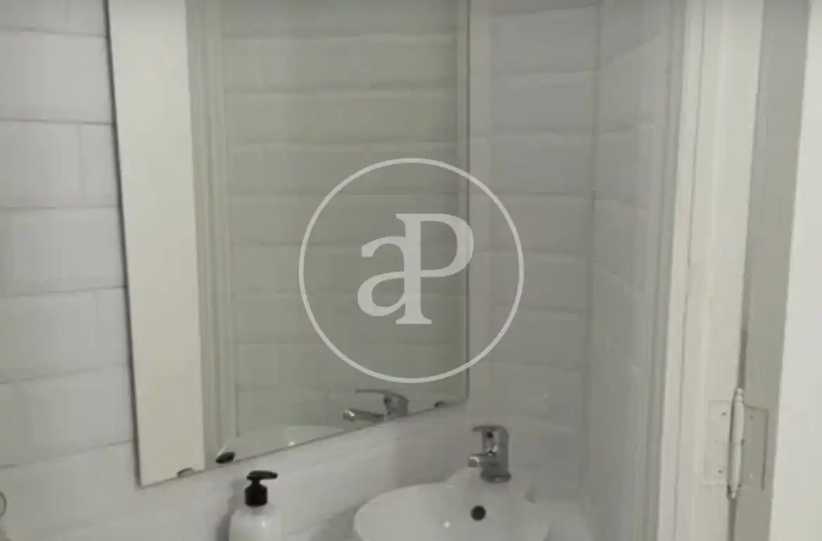Baño de Piso de alquiler en Valencia con Aire acondicionado, Calefacción y Terraza