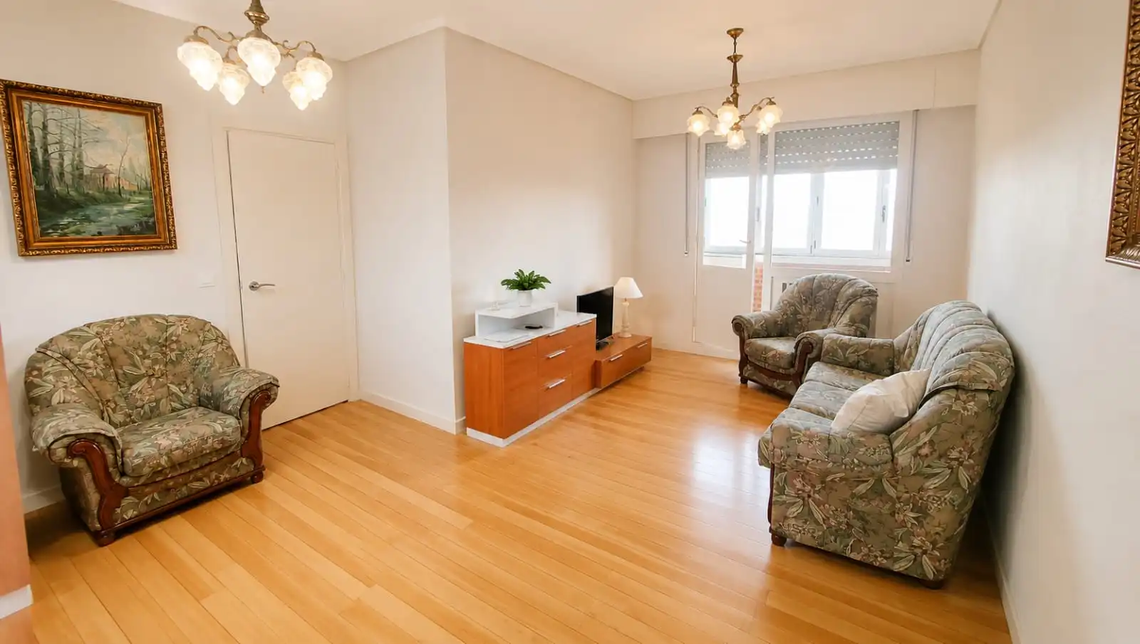 Wohnzimmer von Wohnung zur Miete in Bilbao  mit Heizung, Parkett und Terrasse