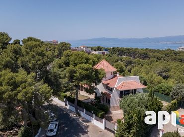 Chalet con piscina en venta en del Bosc del Quec 19