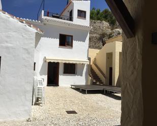 Außenansicht von Einfamilien-Reihenhaus miete in Frigiliana mit Klimaanlage, Heizung und Terrasse