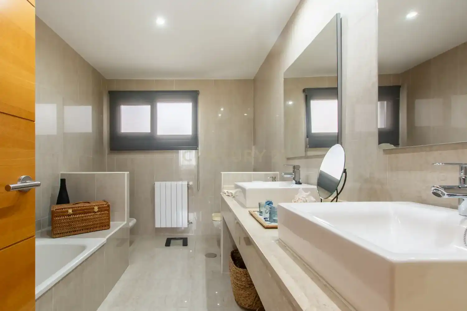 Bathroom of Detached homes for sale in Parla  with Air Conditioner, Storage room and Swimming Pool