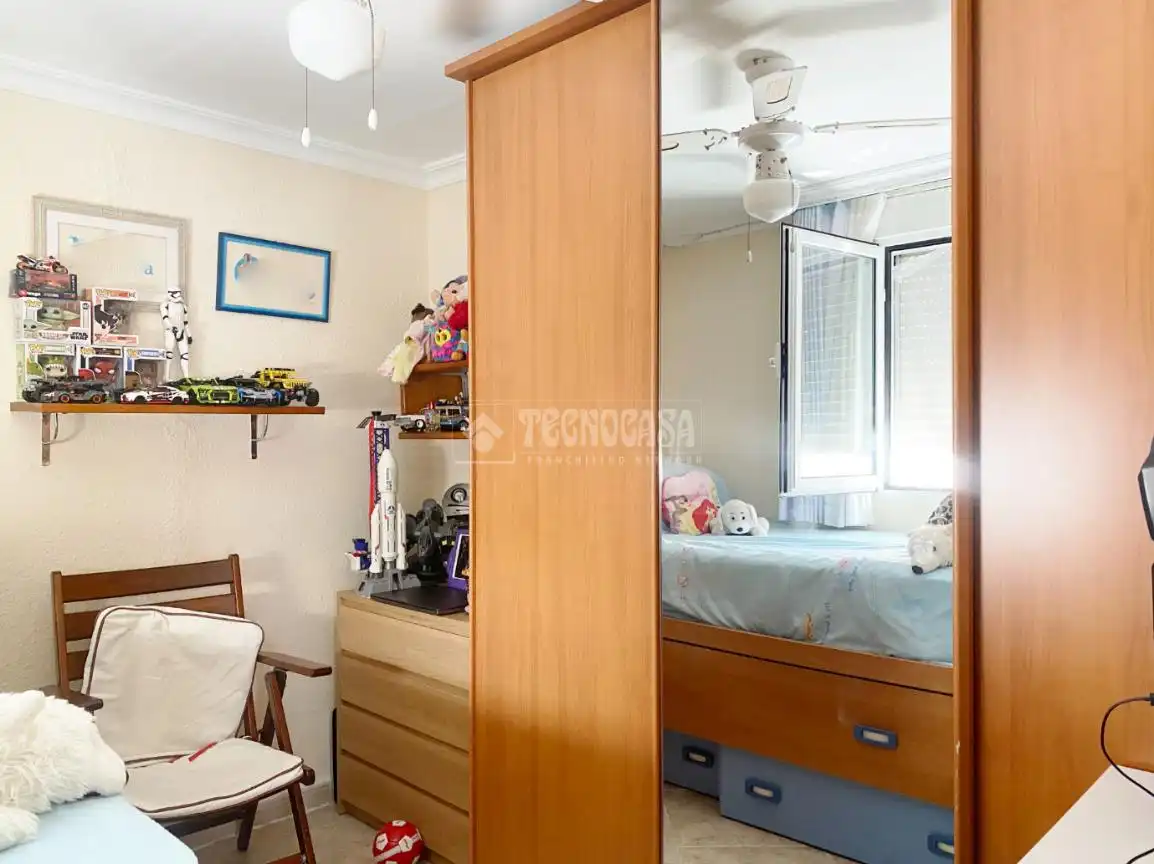 Habitación de Piso en venta en Sevilla con Aire acondicionado y Amueblado