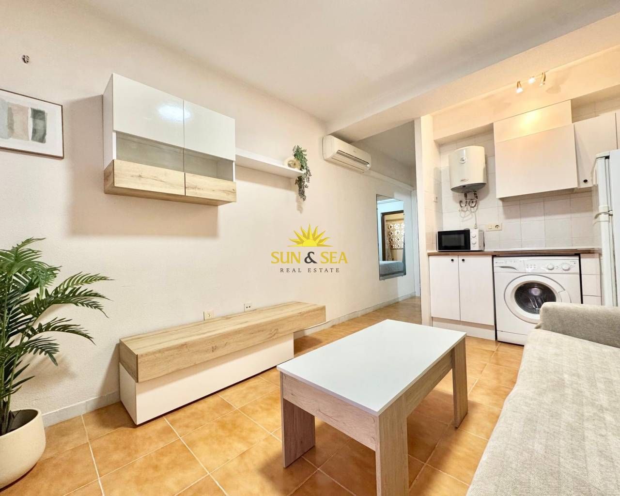 Vista exterior de Casa o xalet de lloguer en Torrevieja amb Aire condicionat, Terrassa i Moblat