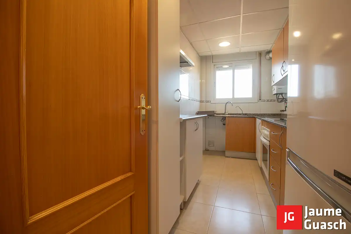 Küche von Wohnung zum Verkauf in Torredembarra mit Klimaanlage, Heizung und Balkon