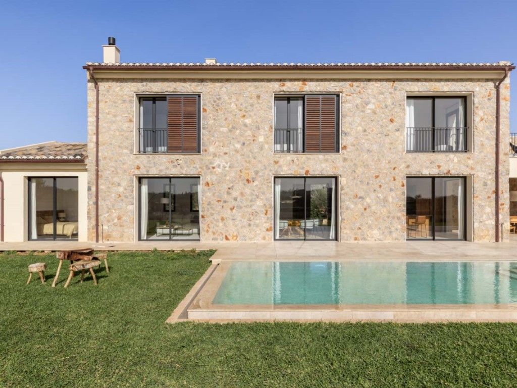 Vista exterior de Finca rústica en venda en Maria de la Salut amb Aire condicionat, Calefacció i Jardí privat