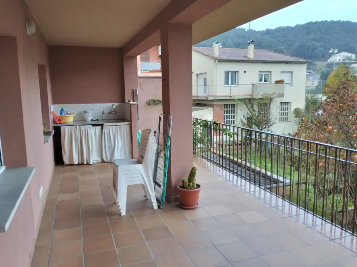 Terrasse von Wohnung zur Miete in La Vall d'en Bas mit Privatgarten, Abstellraum und Möbliert