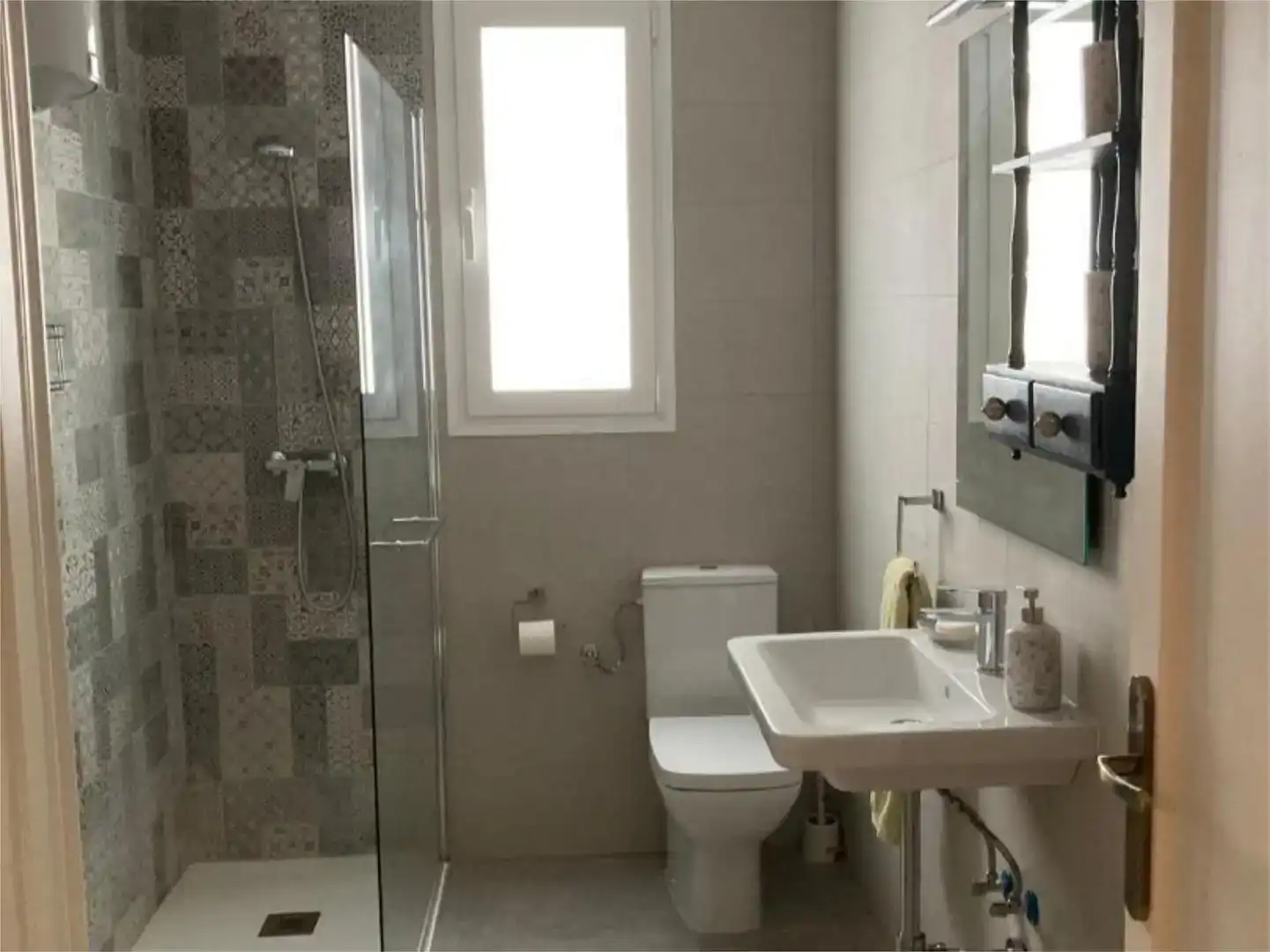 Bany de Pis en venda en Sevilla amb Aire condicionat
