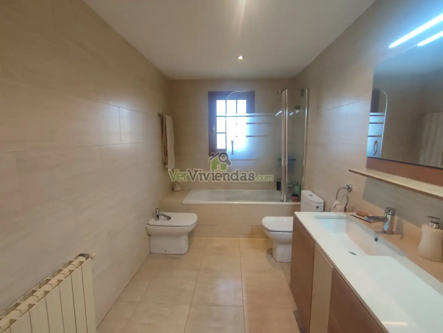 Baño de Casa o chalet en venta en Vallirana con Aire acondicionado, Calefacción y Jardín privado