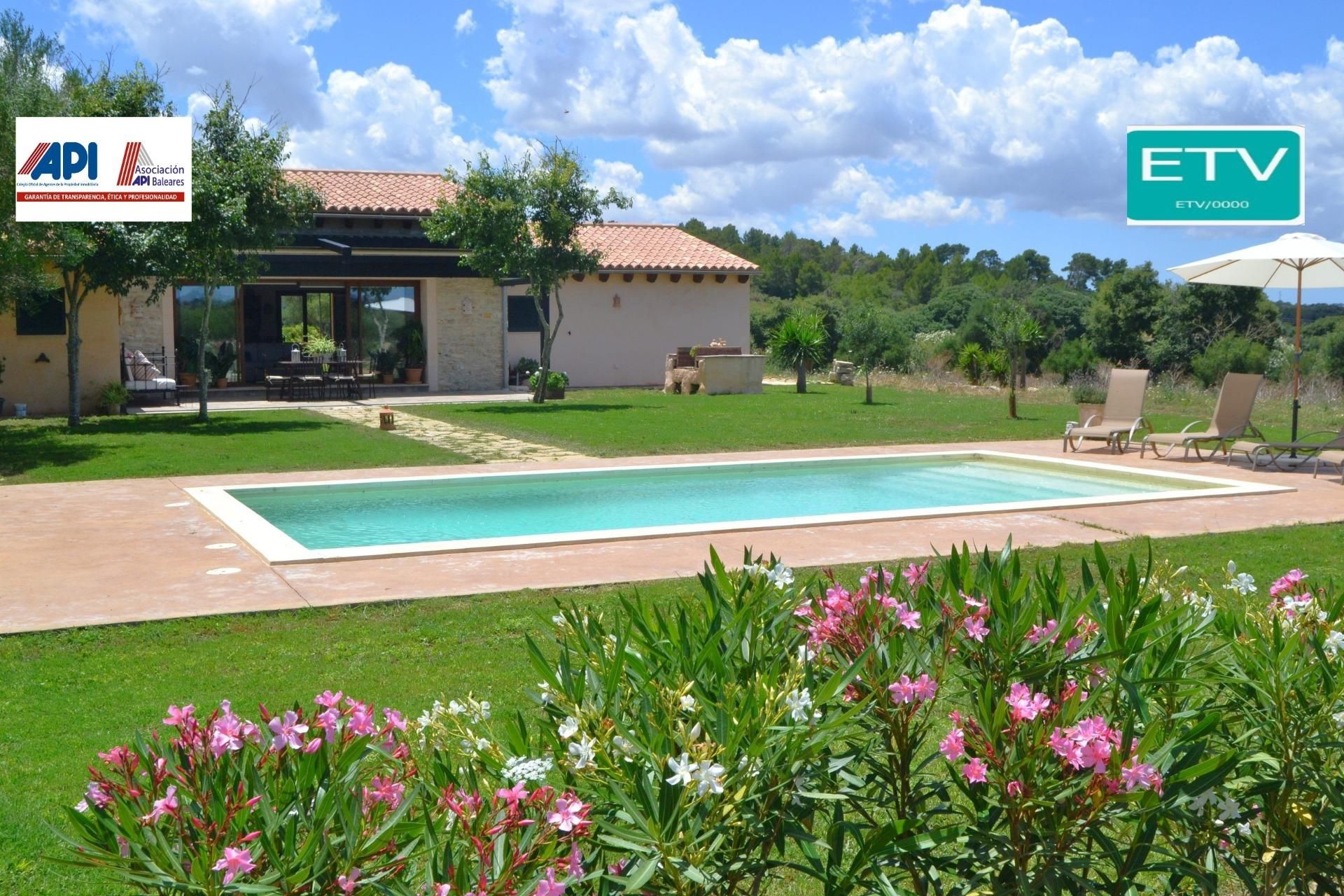 Piscina de Finca rústica en venda en Muro amb Aire condicionat, Calefacció i Jardí privat