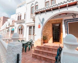 Vista exterior de Casa adosada en venda en Torrevieja amb Terrassa