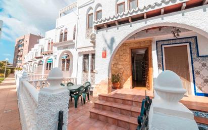 Vista exterior de Casa adosada en venda en Torrevieja amb Terrassa