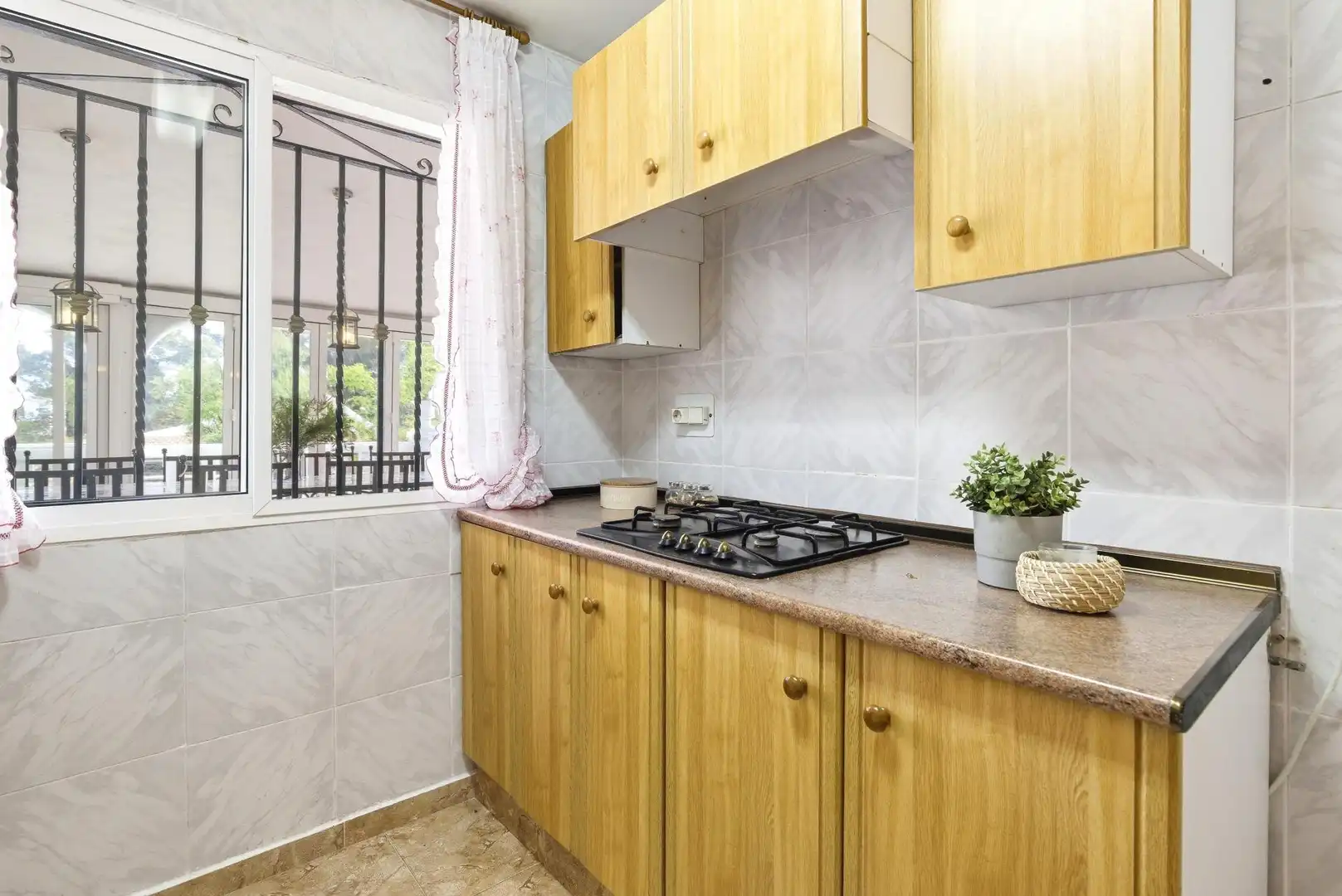 Cuina de Casa o xalet en venda en Mogente / Moixent amb Jardí privat, Terrassa i Traster