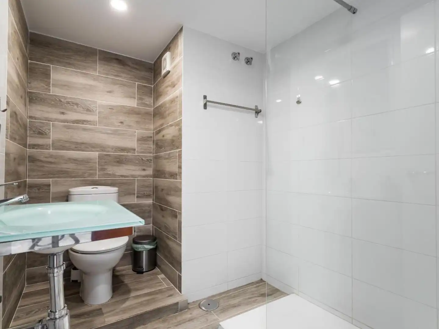 Baño de Apartamento en venta en Fuengirola con Aire acondicionado, Piscina y Amueblado