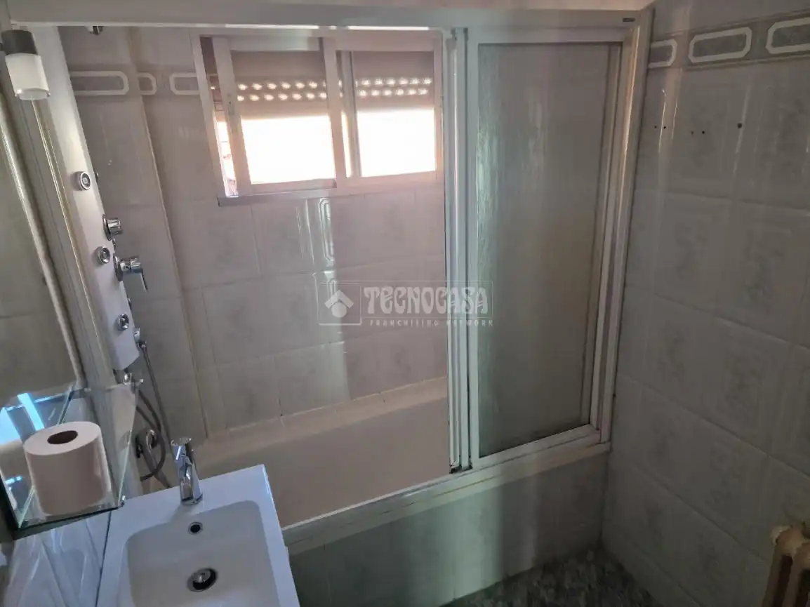 Baño de Piso en venta en Alcalá de Henares con Amueblado