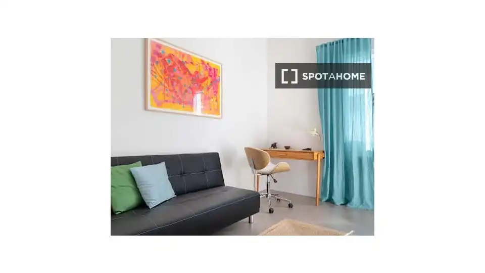 Dormitori de Apartament per a compartir en Sevilla amb Aire condicionat, Terrassa i Moblat