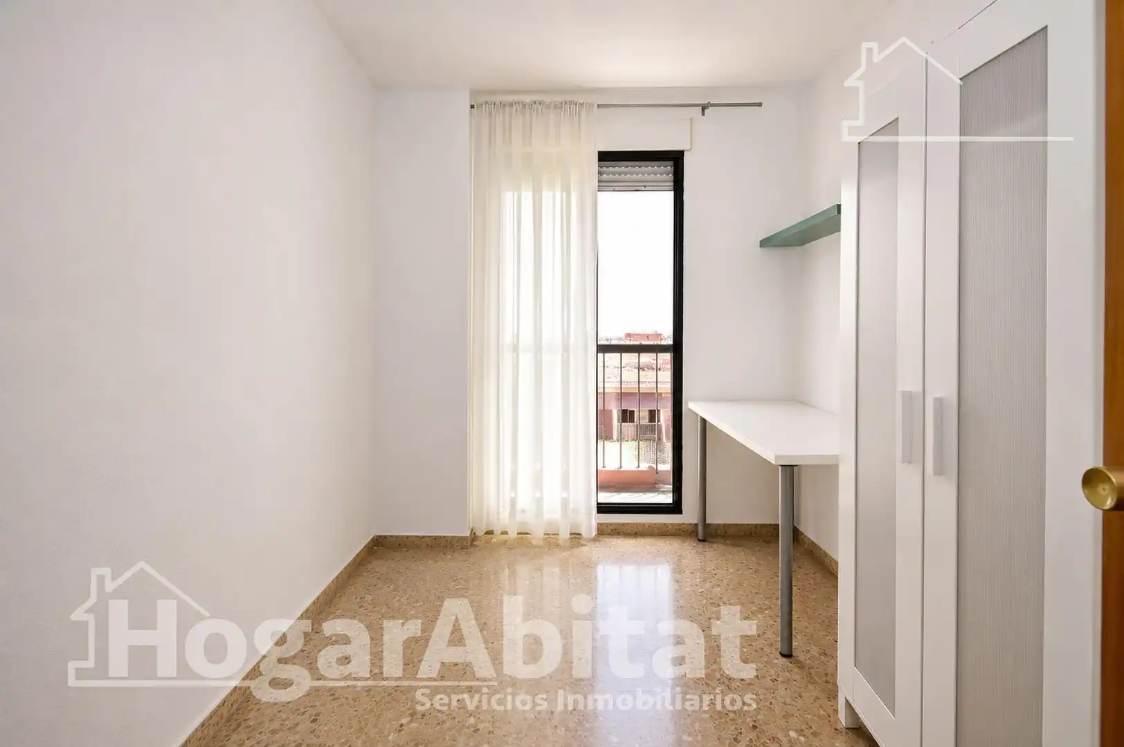 Bedroom of Flat for sale in Moncada  with Air Conditioner, Storage room and Balcony