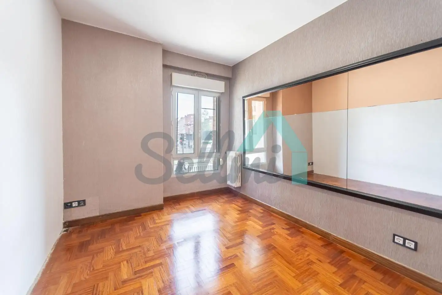 Habitación de Piso en venta en Oviedo  con Calefacción, Parquet y Terraza