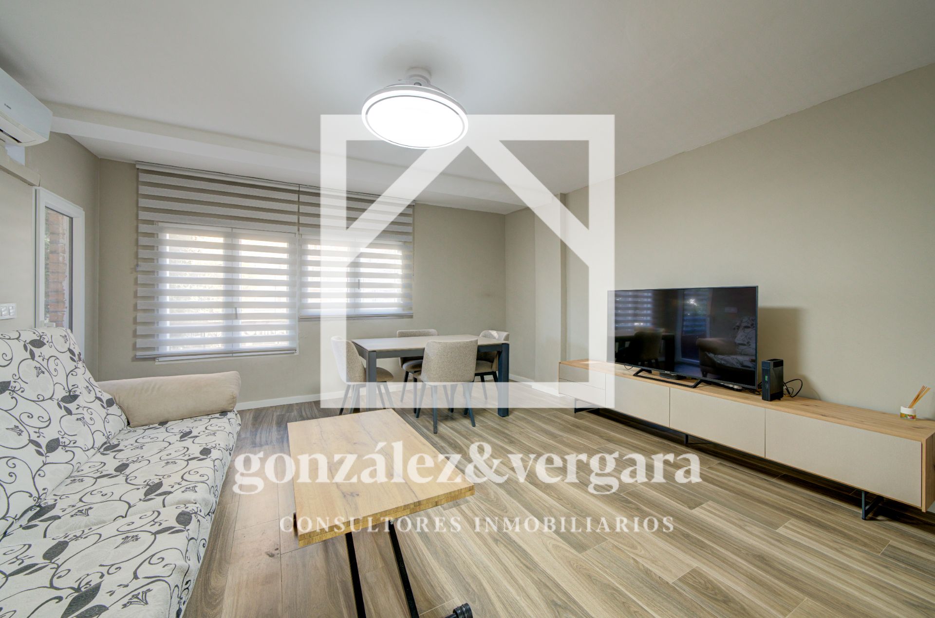 Living room of Flat for sale in  Valencia Capital  with Air Conditioner and Balcony
