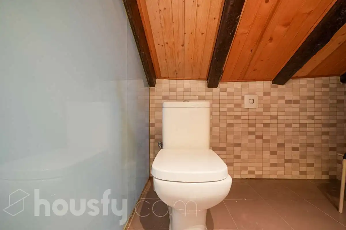 Badezimmer von Dachboden zum Verkauf in Madrid