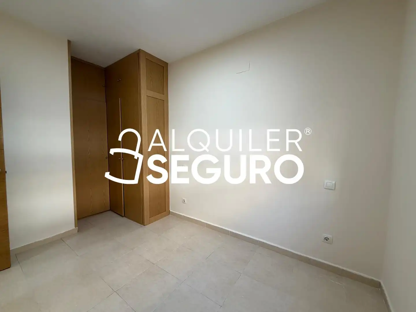 Piso de alquiler en Rafael San Narciso, Palomeras Bajas