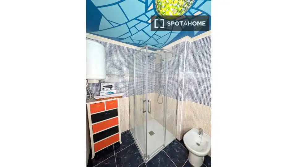 Bathroom of Flat for rent in Sueca  with Air Conditioner, Heating and Furnished